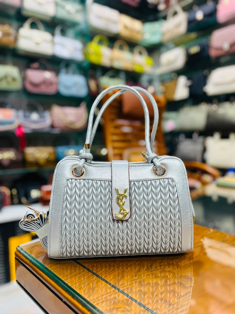YSL স্টাইল প্রিমিয়াম সিলভার কুইল্টেড লেডিজ হ্যান্ডব্যাগ – সেন্ট্রাল লোগো ক্ল্যাপসহ